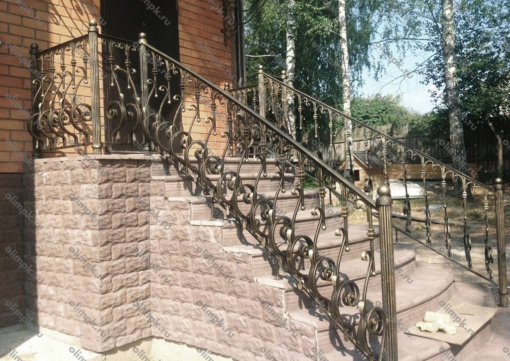 Кованые лестницы в доме: как выбрать привлекательную и практичную