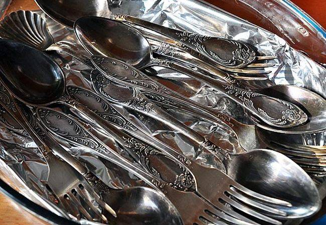 Как очистить мельхиоровые столовые приборы: 10 практичных советов