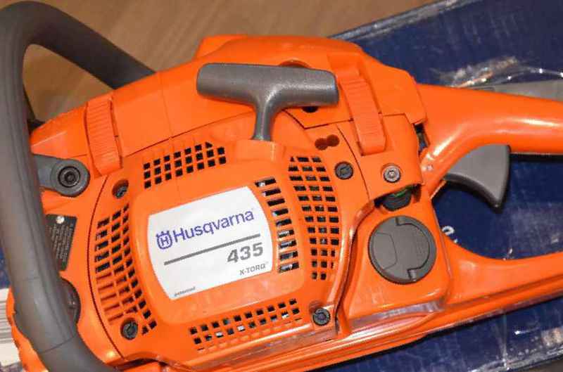 Обзор универсальной бензопилы Husqvarna 435