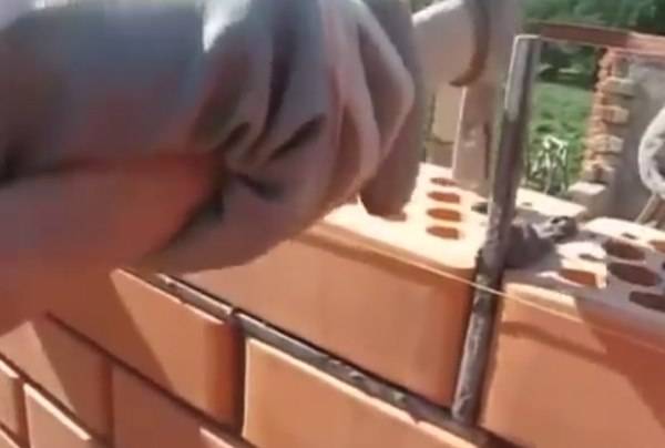 Шаблон для кладки кирпича. залог ровных швов